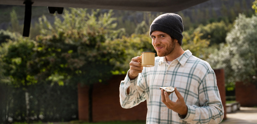 Man drinking coffee and eating breakfast